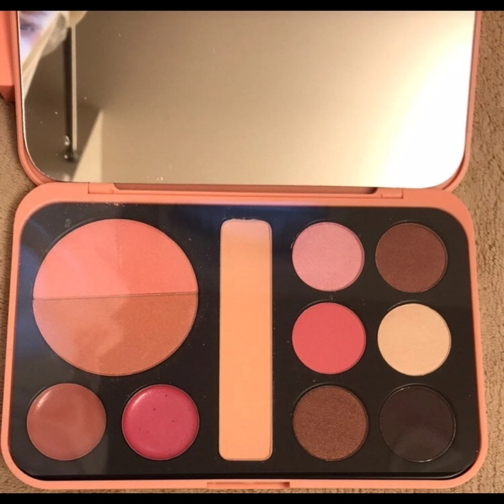 Forever Nude Makeup Palette by bh Cosmetics